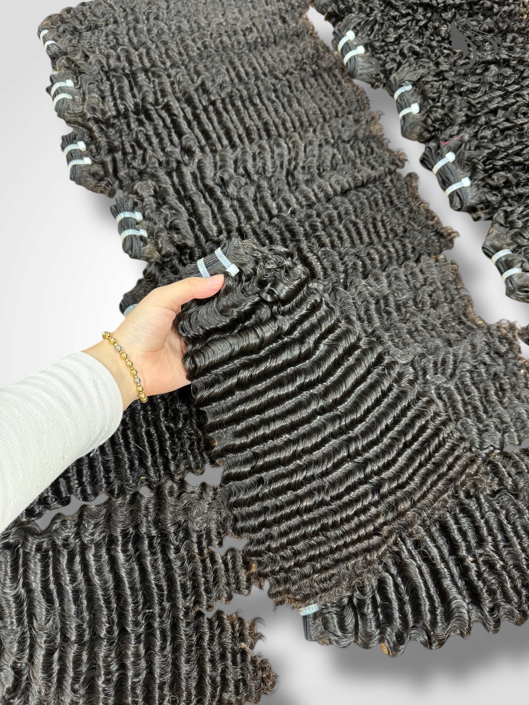 Deep Wave Black Color And Colored Human Hair Bundles 100 Grams