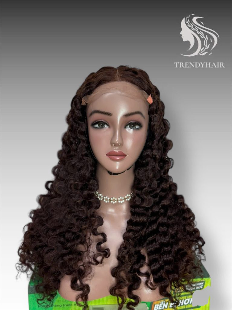 The Perfect Wig Styles for Round Faces